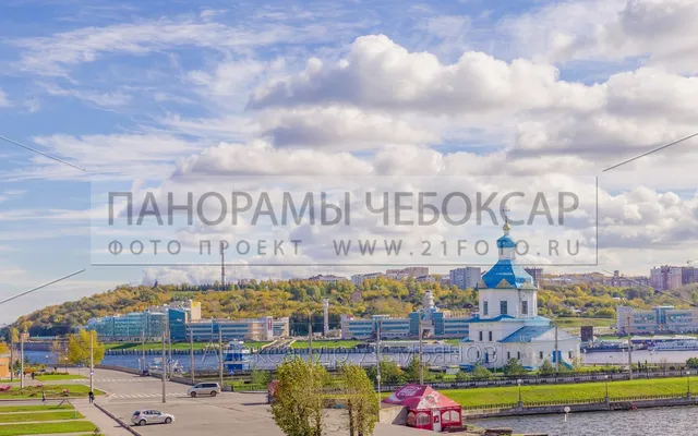 Летний вид на речной порт