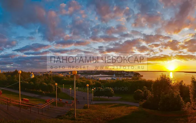Фото-панорама с парка победы на центр города и залив Чебоксар