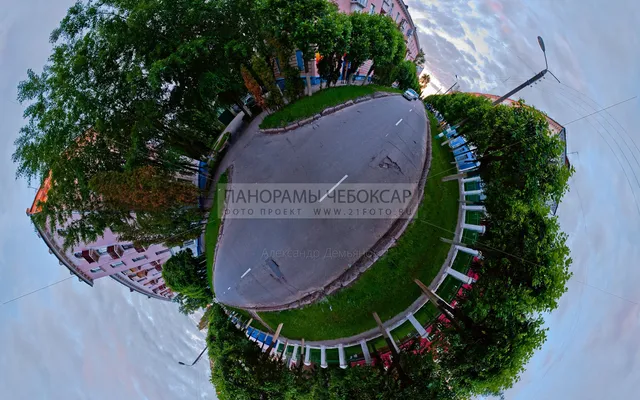 Фото панорама маленокой планеты-улицы Ивана Франко