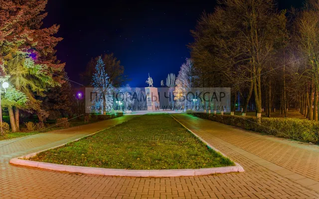 Памятник Чапаеву в Чебоксарах осенью (87 megapixels)