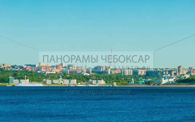 Вид на Чебоксары с левого берега Волги днём