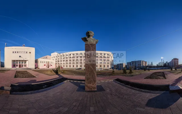 Памятник Хузангаю — кроп