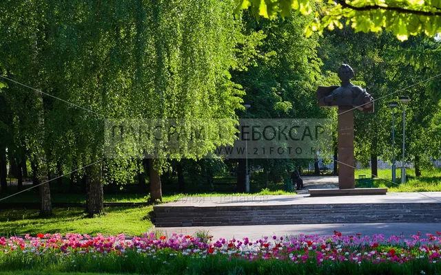 Памятник Михаилу Сеспелю в Весенних цветах — Чебоксары