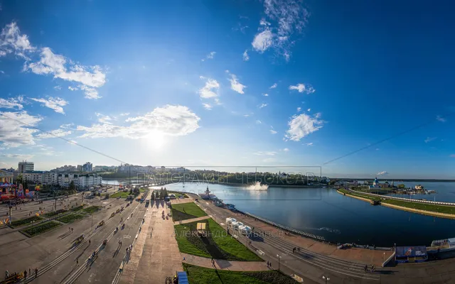 Вид на Чебоксарский залив с колеса обозрения на Красной площади летом 2016