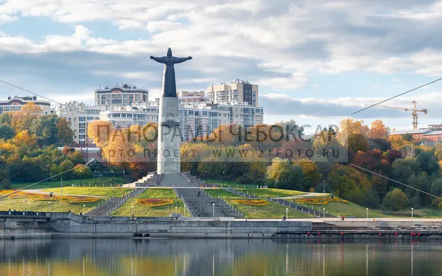 Монумент Матери осенью 2017