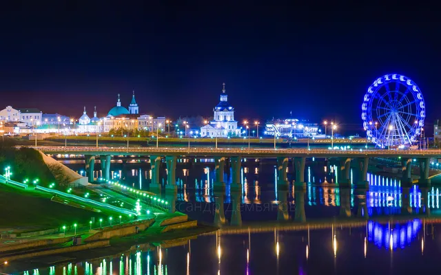 Новое колесо обозрение и обновлённый Московский мост осеню 2019