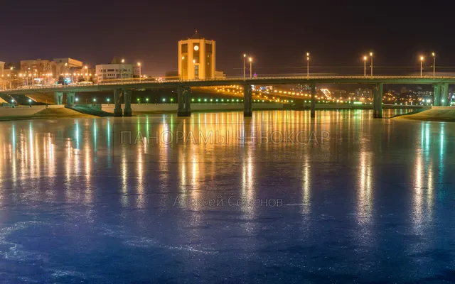 Московский мост Зеркальный лёд зимой 2019