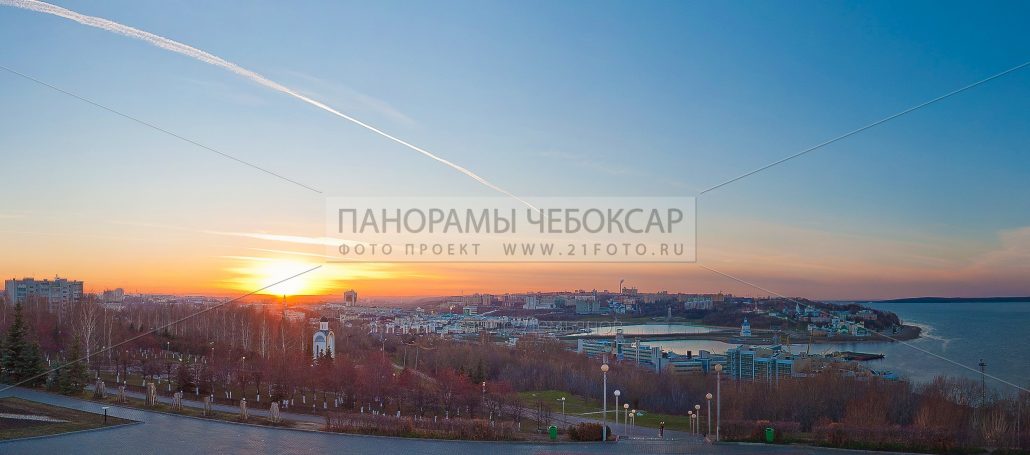 Фото панорама Чебоксарского залива на закате, вид с памятника победы