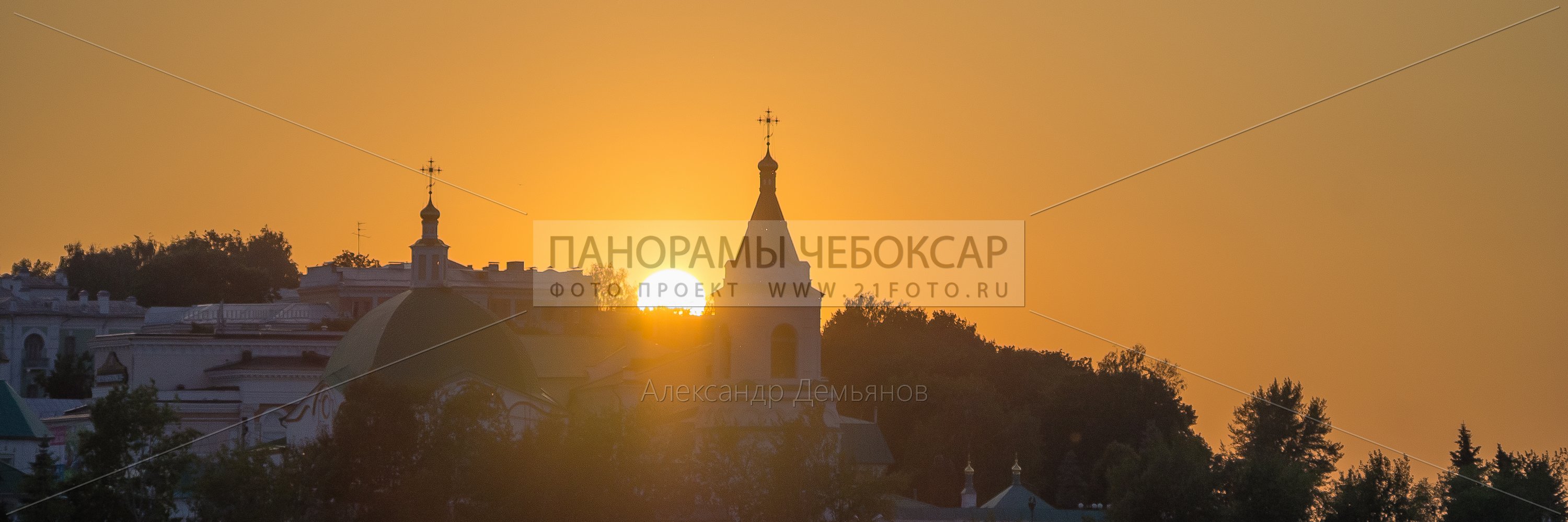 Свято-троицкий мужской монастырь на закате
