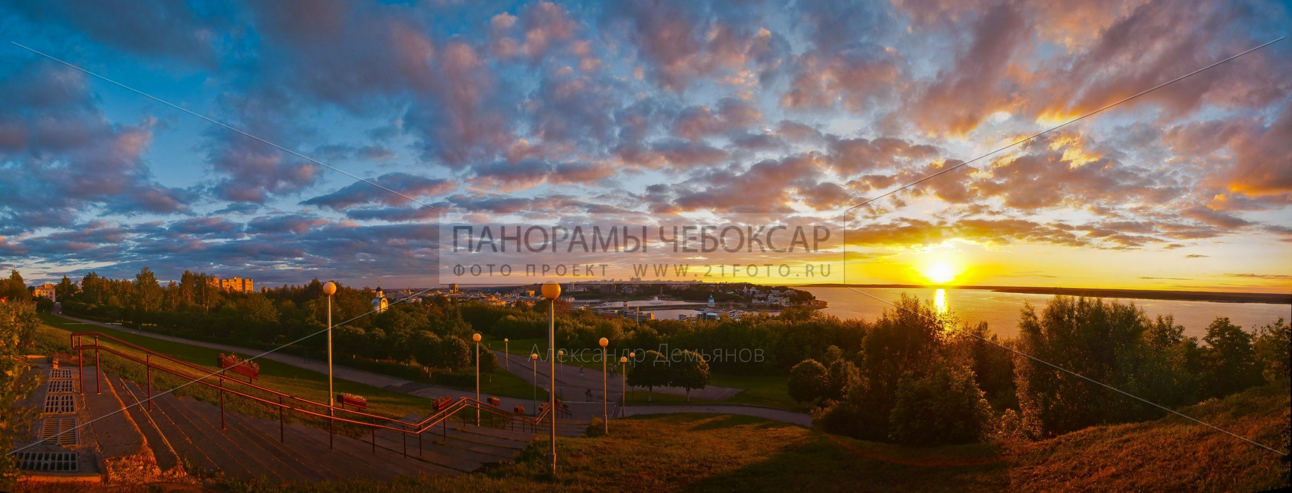 Фото-панорама с парка победы на центр города и залив Чебоксар