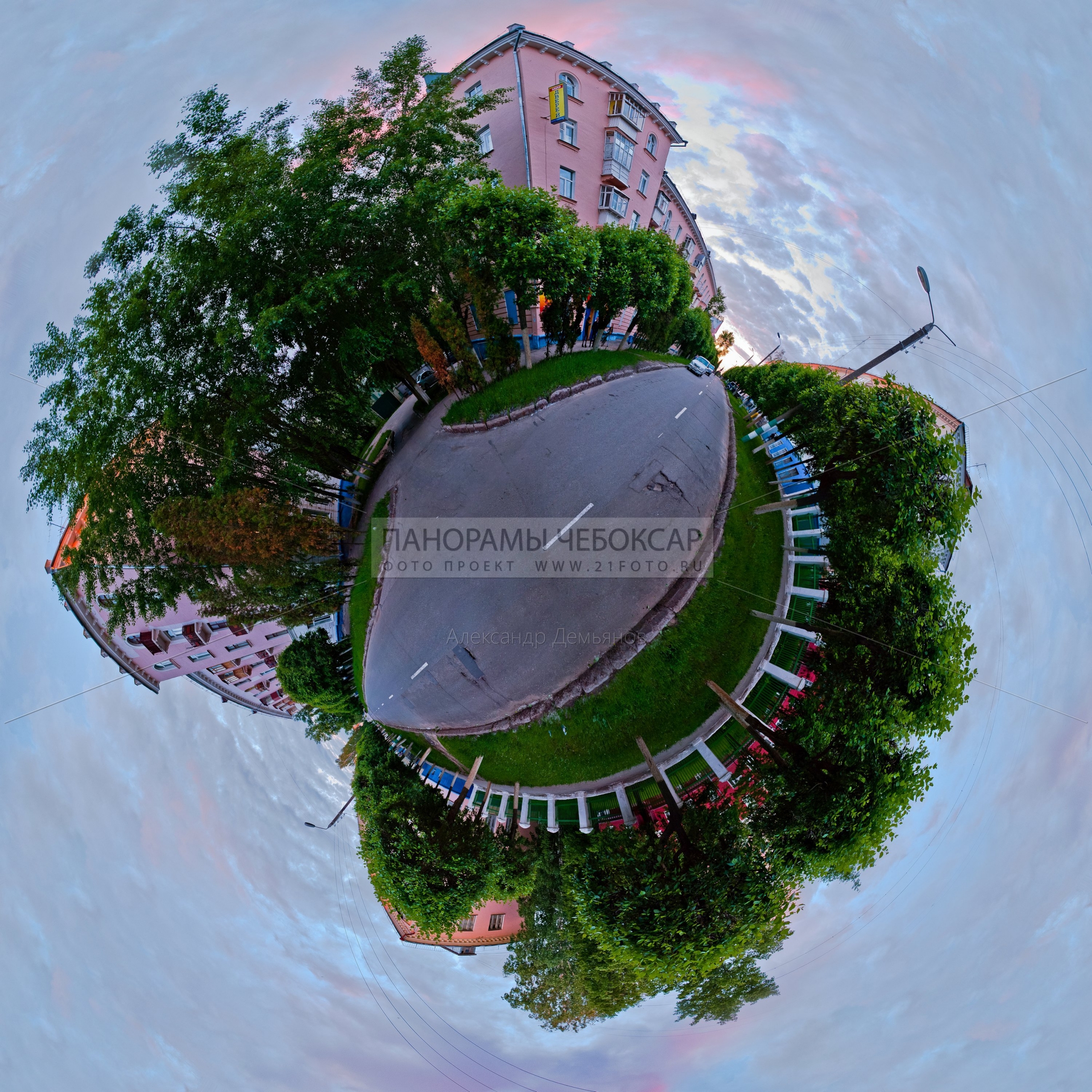 Фото панорама маленокой планеты-улицы Ивана Франко