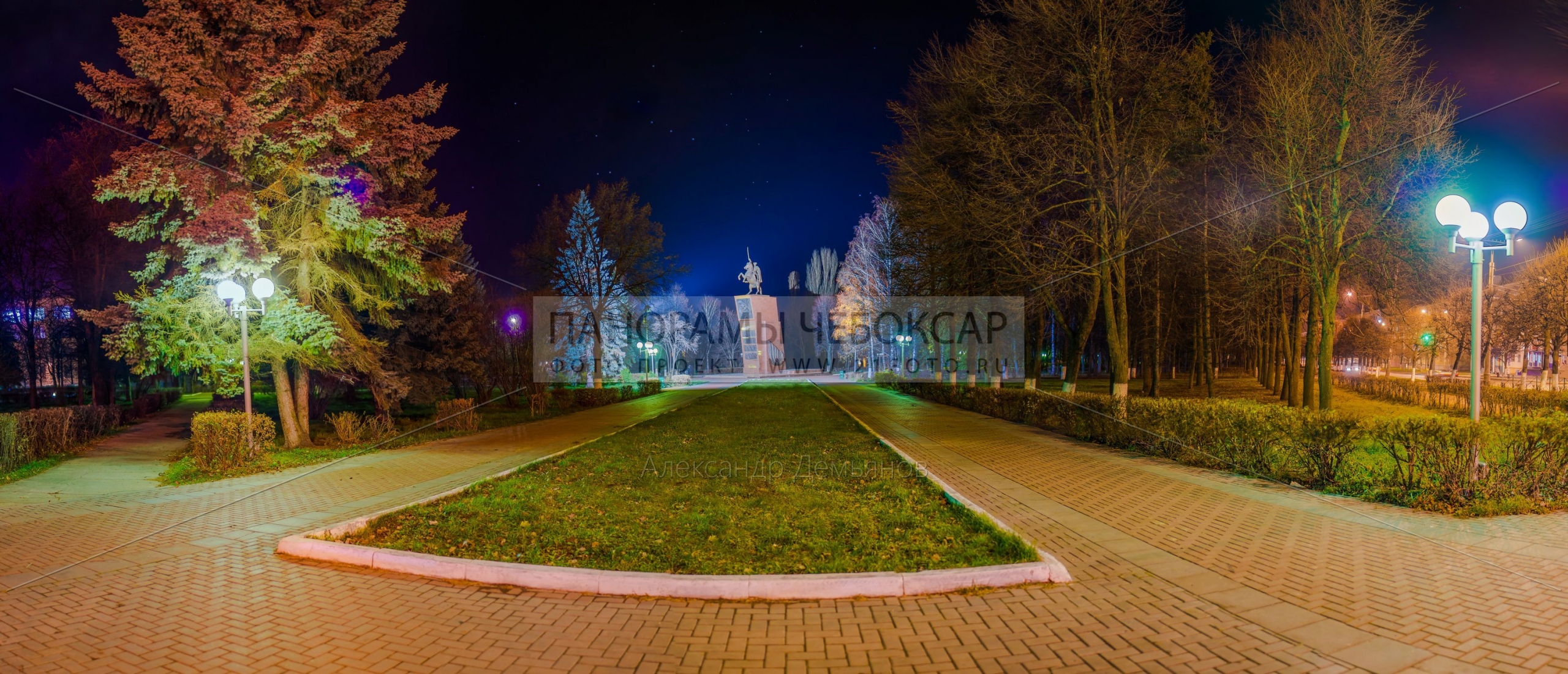 Памятник Чапаеву в Чебоксарах осенью (87 megapixels)