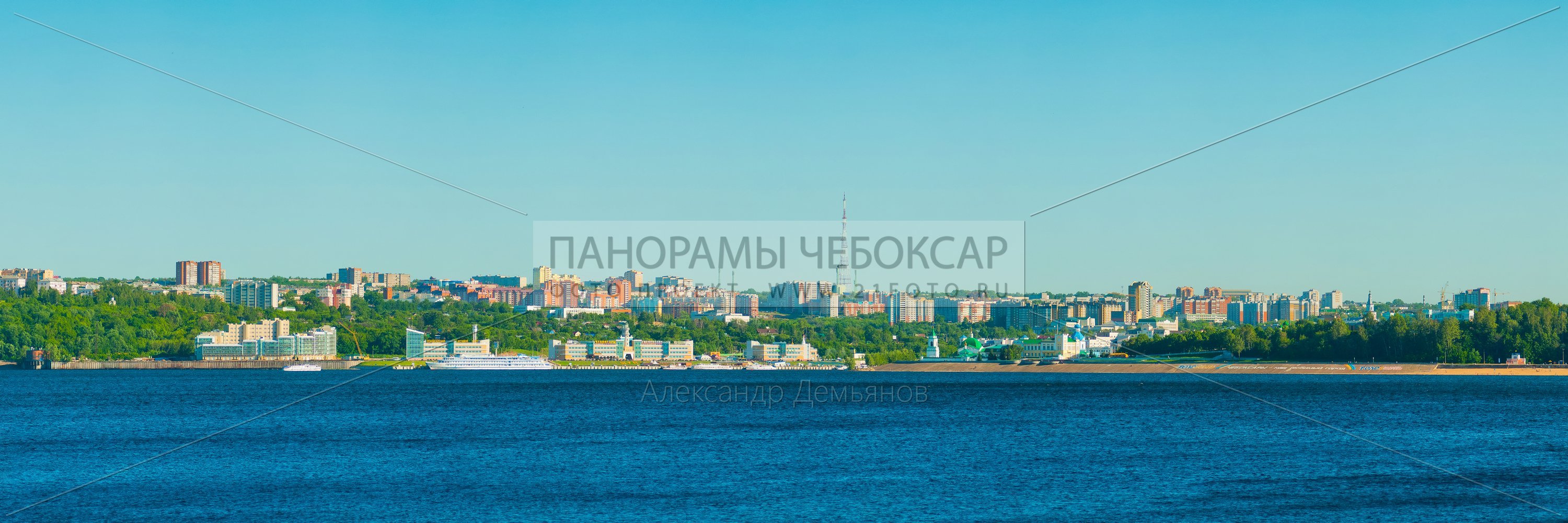 Вид на Чебоксары с левого берега Волги днём