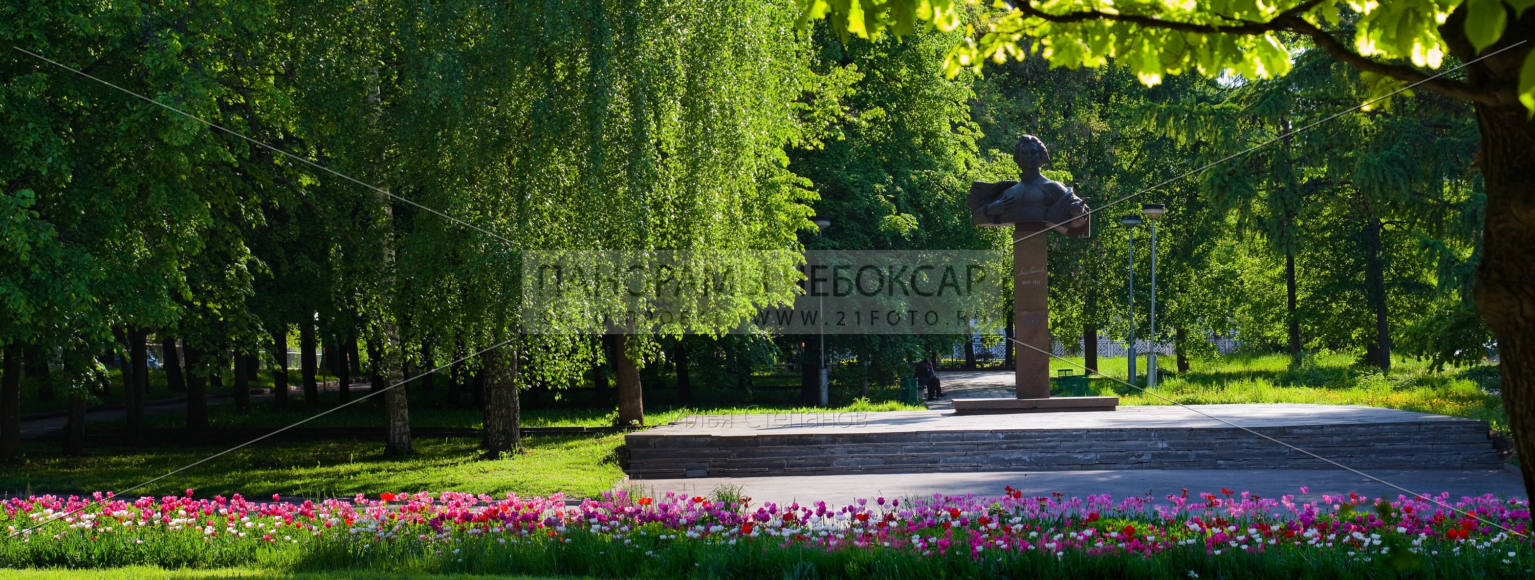 Памятник Михаилу Сеспелю в Весенних цветах — Чебоксары