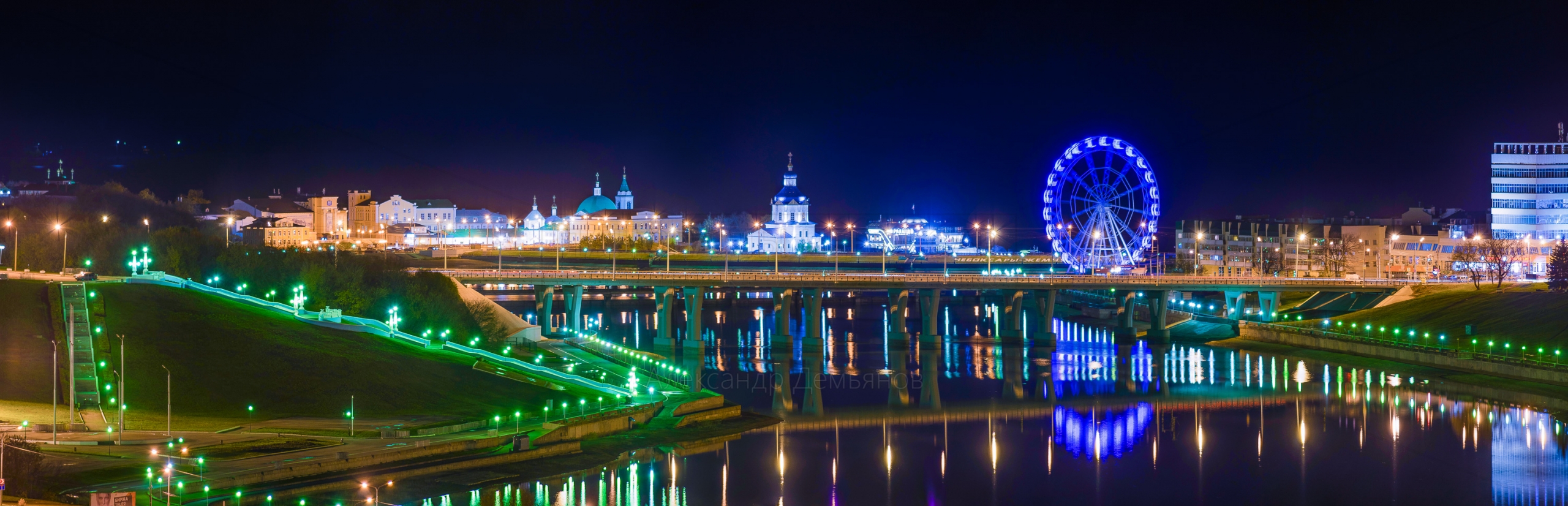 Новое колесо обозрение и обновлённый Московский мост осеню 2019