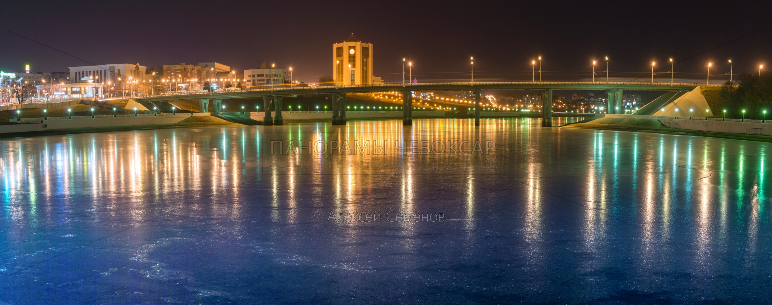 Московский мост Зеркальный лёд зимой 2019